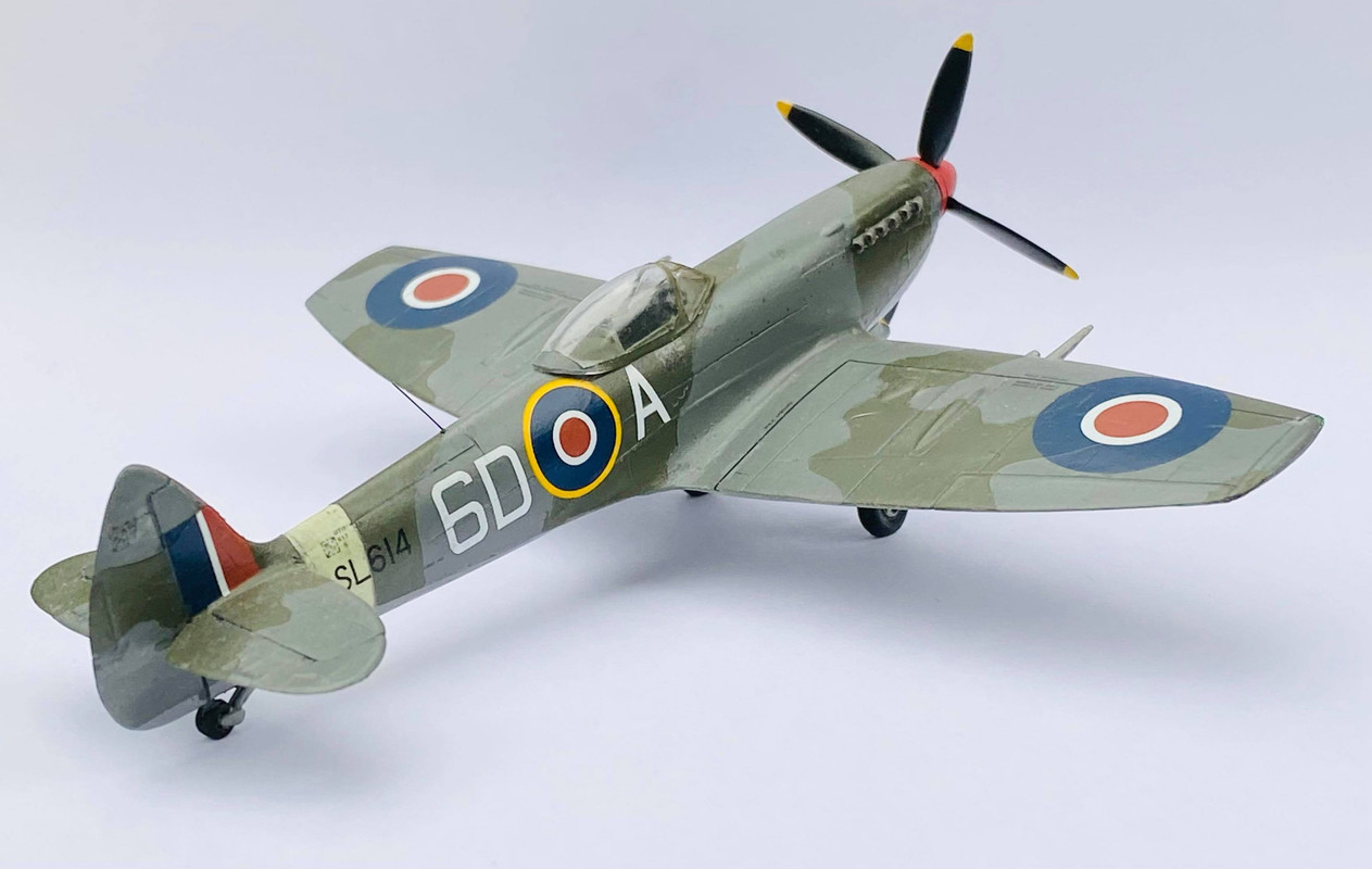 1 72 Heller Supermarine Spitfire Mk XVIe Reclaimed By The RAF Ready