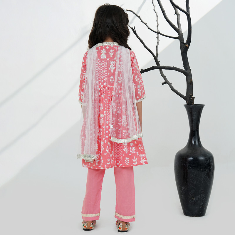 Girls Cotton 3/4th Sleeves Kurta Pajama Set Floral Printed Girls Suit Set - Picture 7 of 22