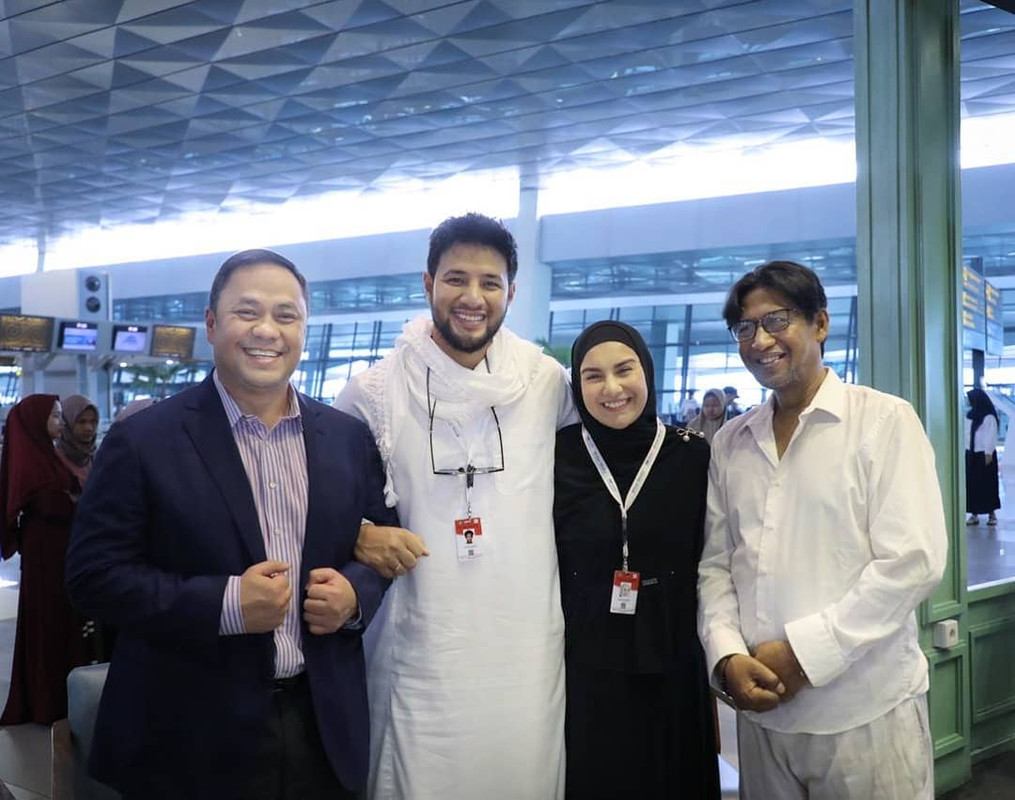 Irish Bella dan Ammar Zoni umrah bersama Suhendri Zoni dan Ary Ginanjar Agustian