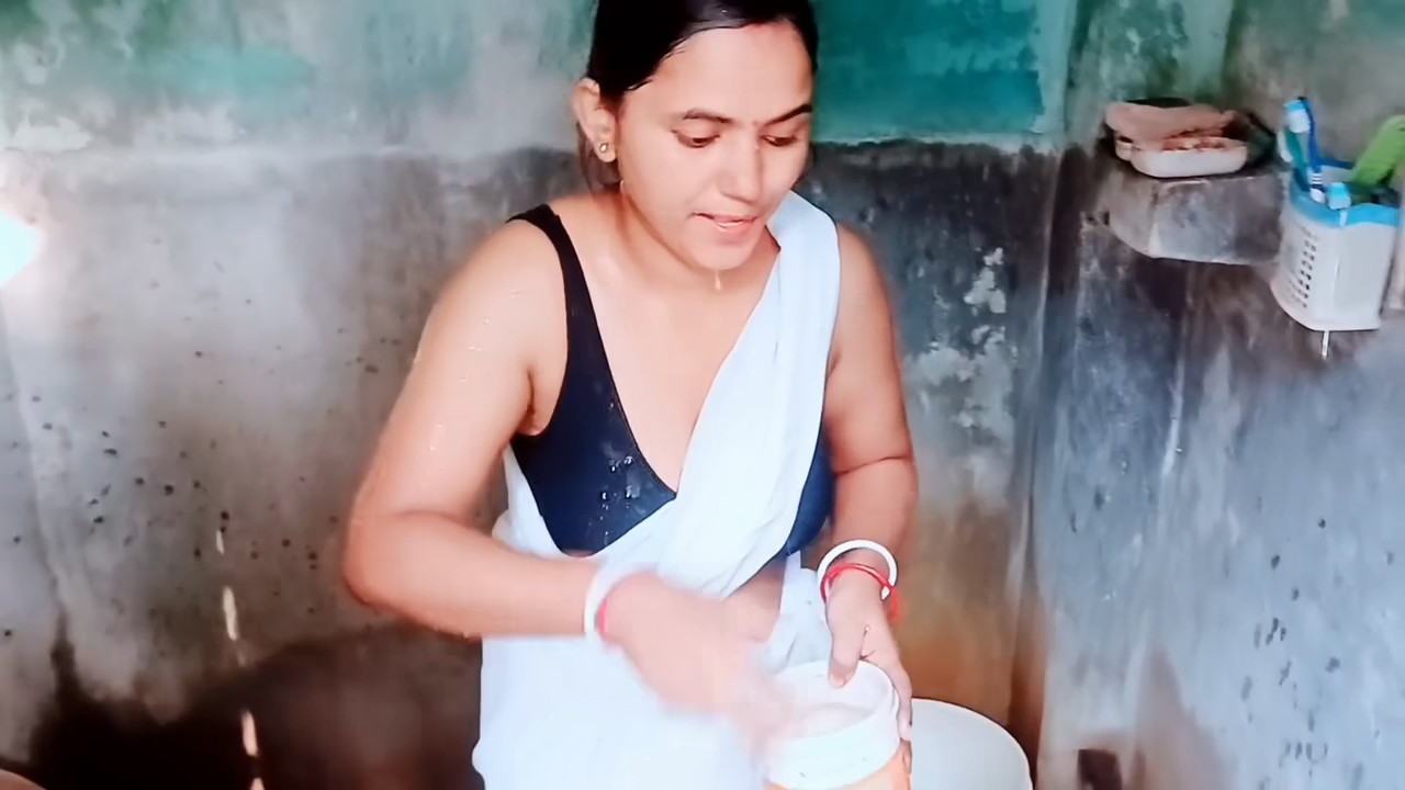 [Image: My-Bhabi-in-Bathroom-Village-mp4-snapshot-06-20-000.jpg]