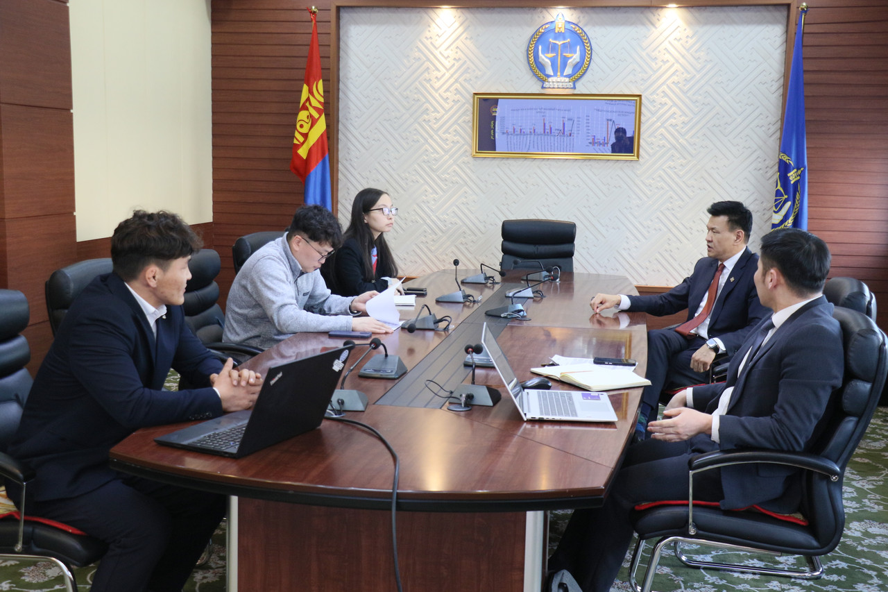 Шүүхийн ерөнхий зөвлөлийн гишүүн Г.Даваадорж “гэрэгэ киоск” ХХК, “Болорсофт” ХХК-ийн төлөөллүүдтэй уулзалт хийлээ 