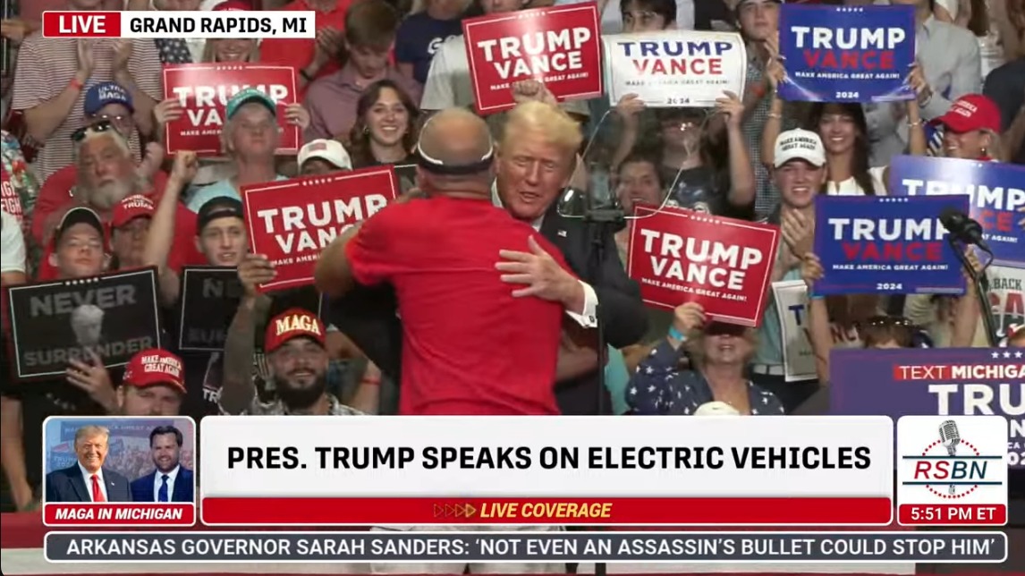 LIVE: PRESIDENT TRUMP AND JD VANCE HOLD MAJOR RALLY IN GRAND RAPIDS ...