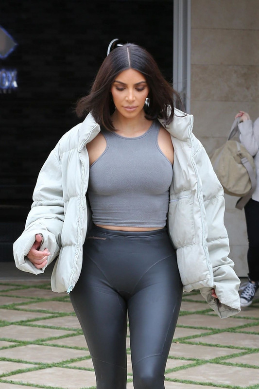 kim-kardashian-out-for-a-coffee-in-calabasas-04-30-2018-9