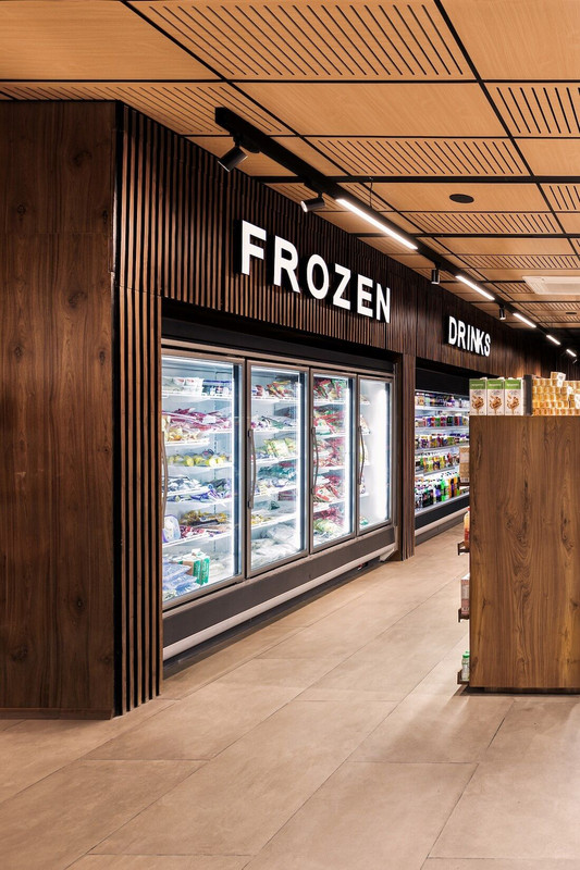 Chiếu s&aacute;ng tủ trưng b&agrave;y, kệ h&agrave;ng trong cửa h&agrave;ng, si&ecirc;u thị mini