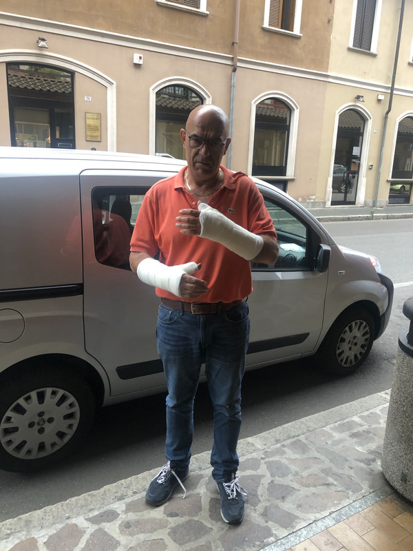 61A9A635-F310-48A8-B420-F47A3B3EAFBD