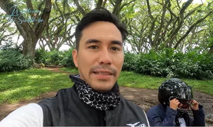 Momen Darius Sinathrya saat barada di De Djawatan, Banyuwangi.