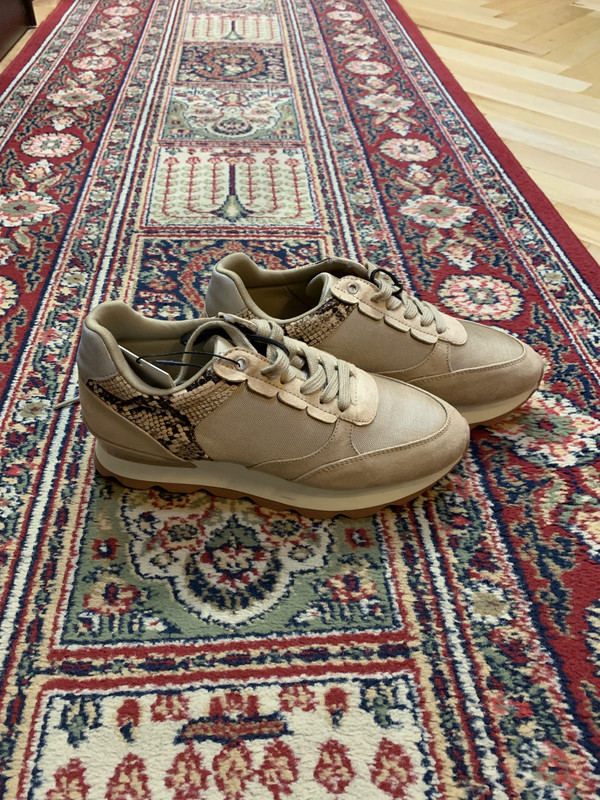 5578BC5D-5307-4016-A7A4-97C24A414D2E