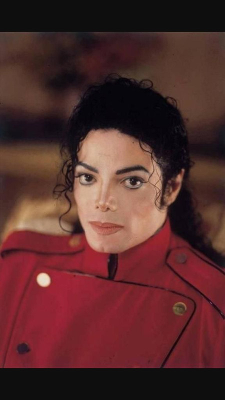 b6df9fc68cbc849ab97b70ad01bf8c23-close-up-portraits-michael-jackson.jpg