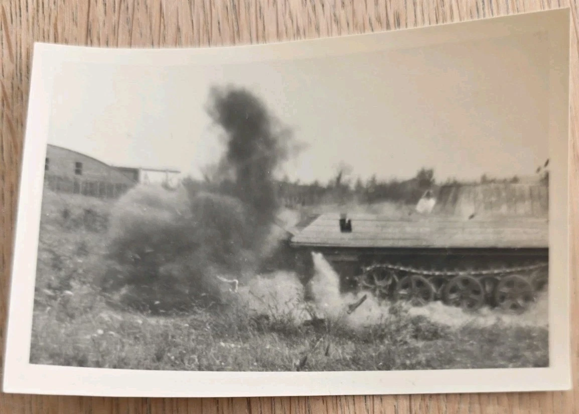 Foto WW2 WK2 Tank Panzer in voller Fahrt um 1942