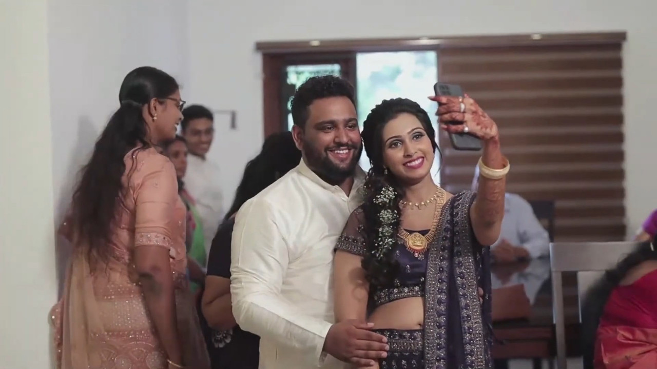 Malayali bride sexy navel in blue costume.mp4_snapshot_00.02.254