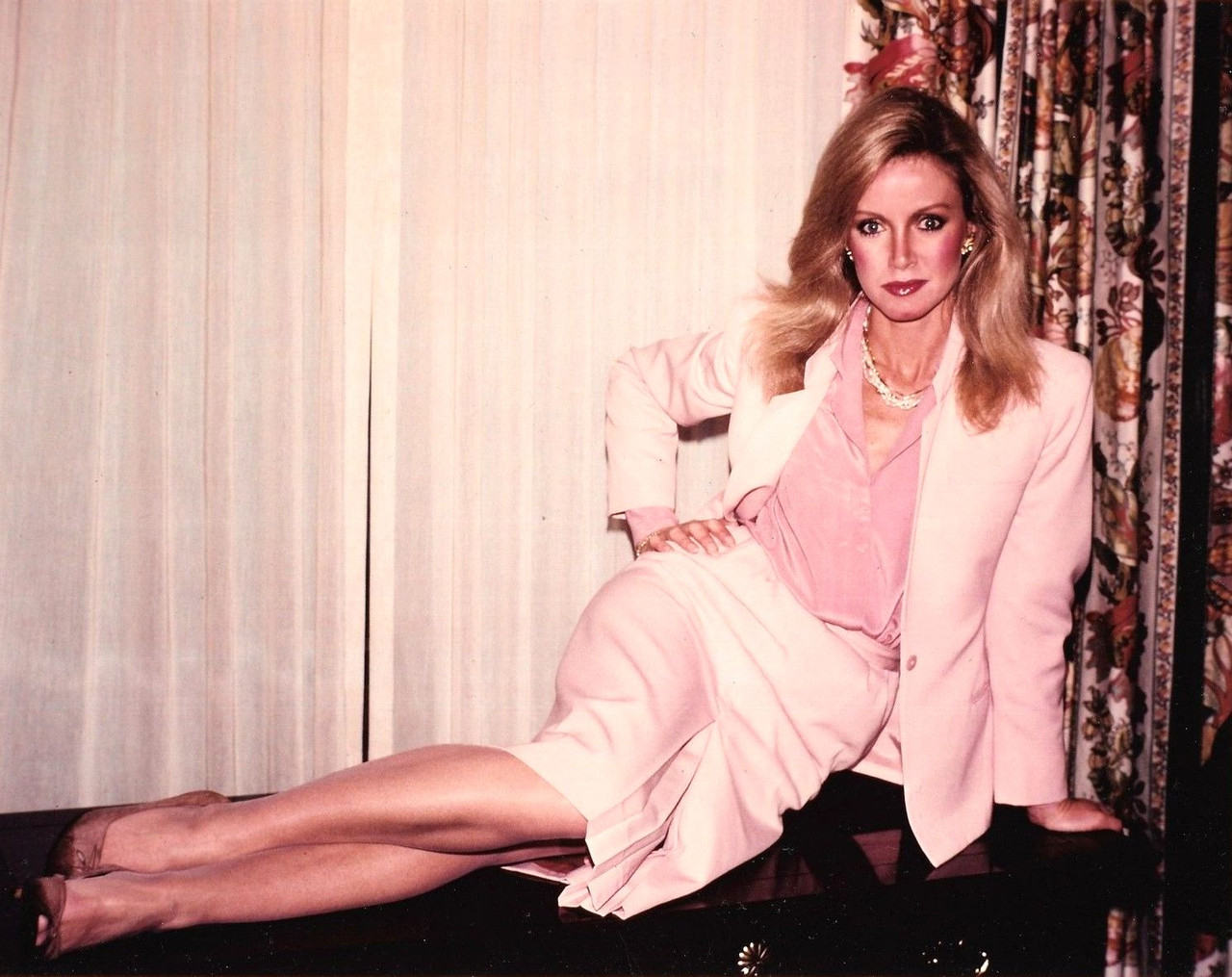 donna mills b08