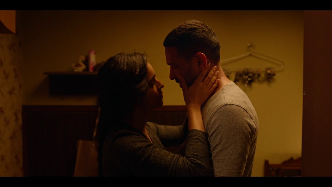 Love-Hostel-2022-WEB-DL-Hindi-1080p-AVC-AAC-2-0-MSub-mkv-0002