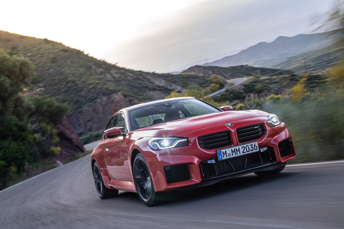 P90481892_highRes_the-all-new-bmw-m2-c