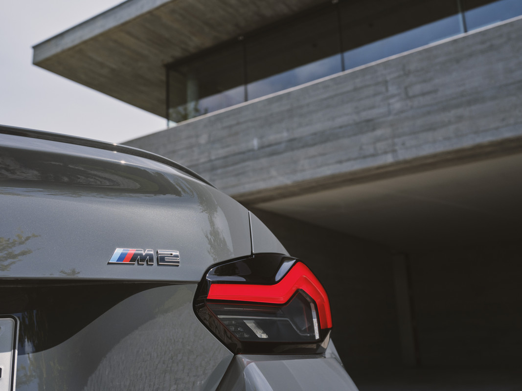 P90553564_highRes_the-new-bmw-m2-06-20