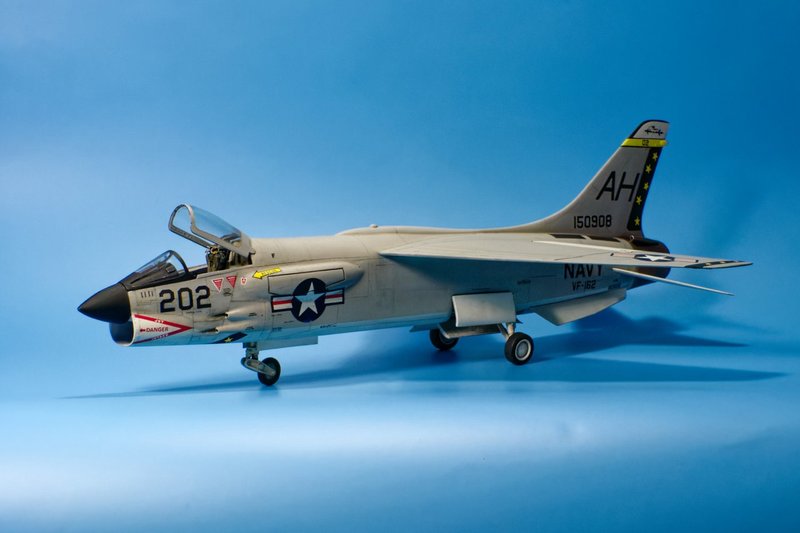 Vought-F8-E-Crusader-048-Esci-009.jpg