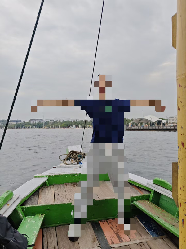 82AFE0B51F1F405F59EEF3352E12579C