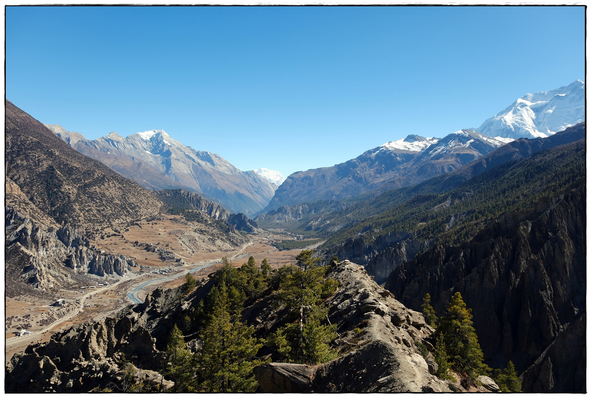 Trekking en Nepal: Annapurna Circuit y Mardi Himal - Blogs de Nepal - AC día 6: Bhraka (3500 m) a Manang (3570 m) (11)