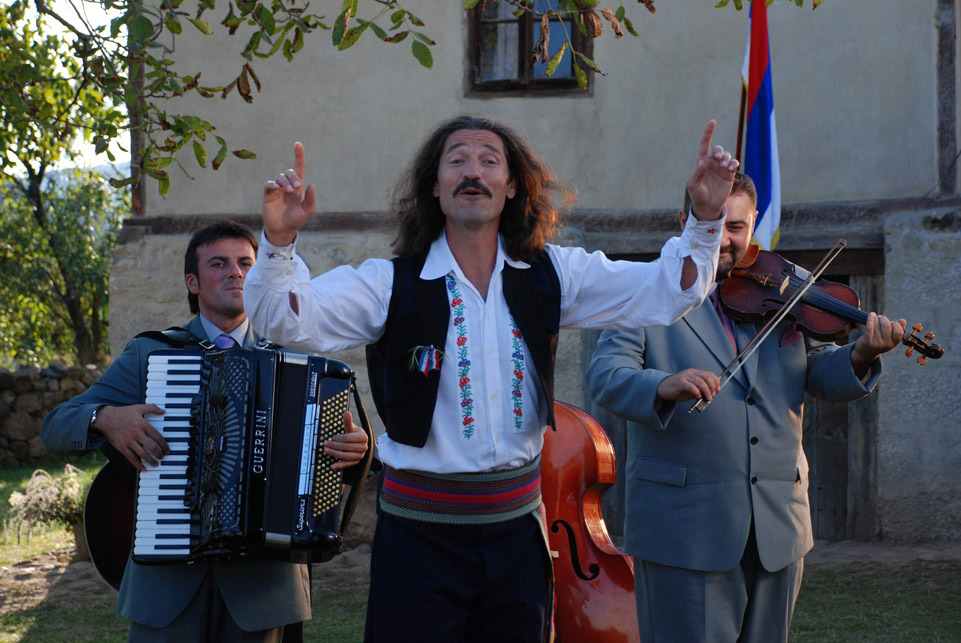 MV5BMDAzNzQ2YzUtNjM1Mi00OTlmLTg1NDctNGI4YzcxMzcxMjFhXkEyXkFqcGdeQXVyNDg5MzAzOTM@._V1_