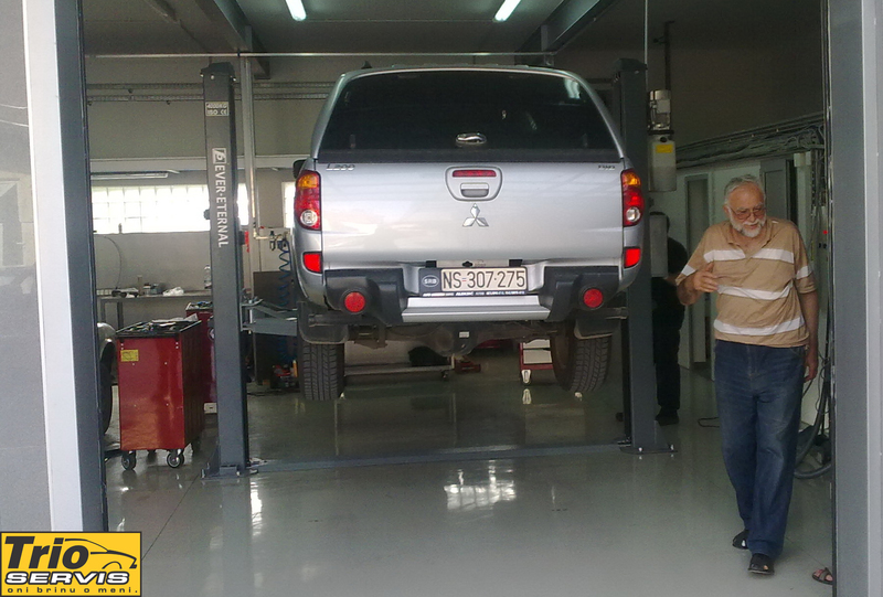 Mitsubishi L200 (1)d