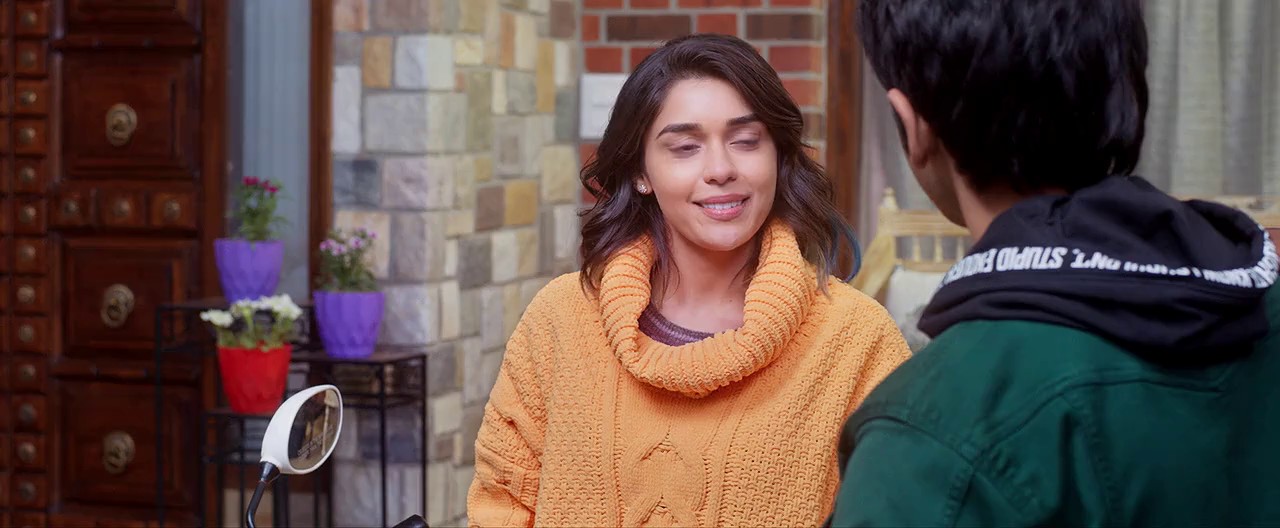 Middle-Class-Love-2022-Hindi-Web-Rip-720p-x264-AVC-AAC-6ch-ESub-mkv-0002
