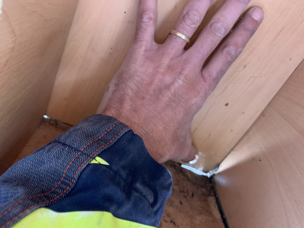 5B2174AF-A100-49B1-8EB8-2B211F8AE13E