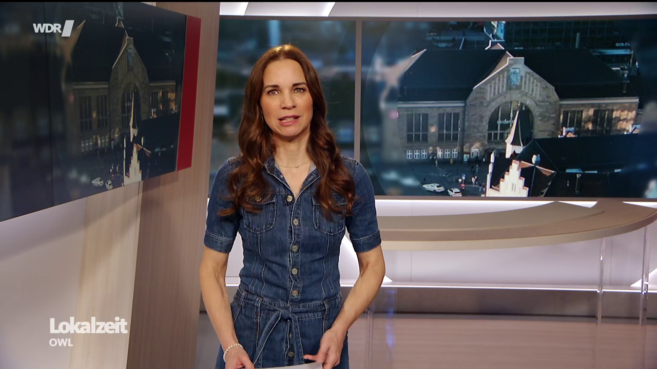 Kristina Sterz WDR Lokalzeit OWL 24 04 2026 90X Caps 72