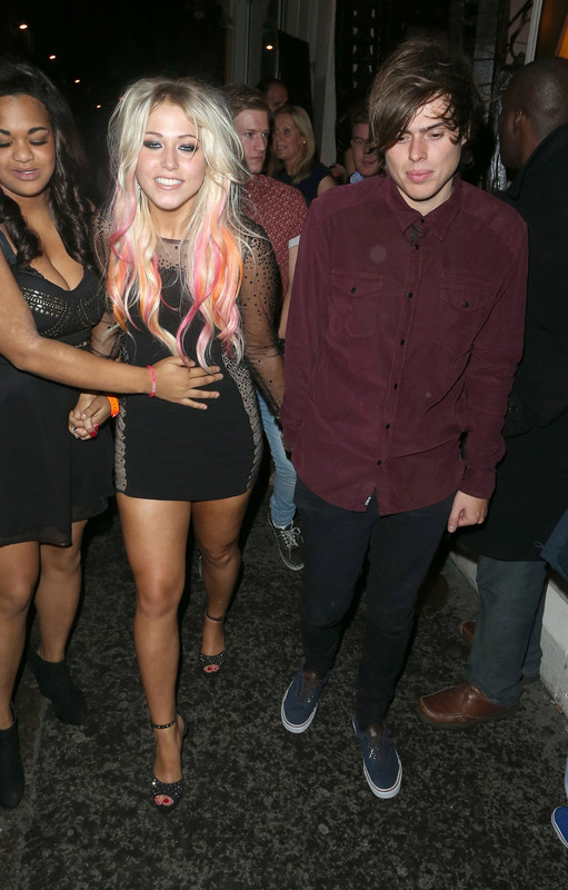 Amelia-Lily-Oliver-Feet-824380