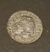 Nummus a nombre de Constantino I. IOVI CONSERVATORI AVGG NN. Tesalónica IMG-1551