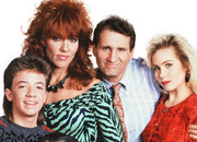 فیلمها و برنامه های تلویزیونی روی طاقچه ذهن کودکی - صفحة 16 USA-Married-With-Children-03-1987-1997