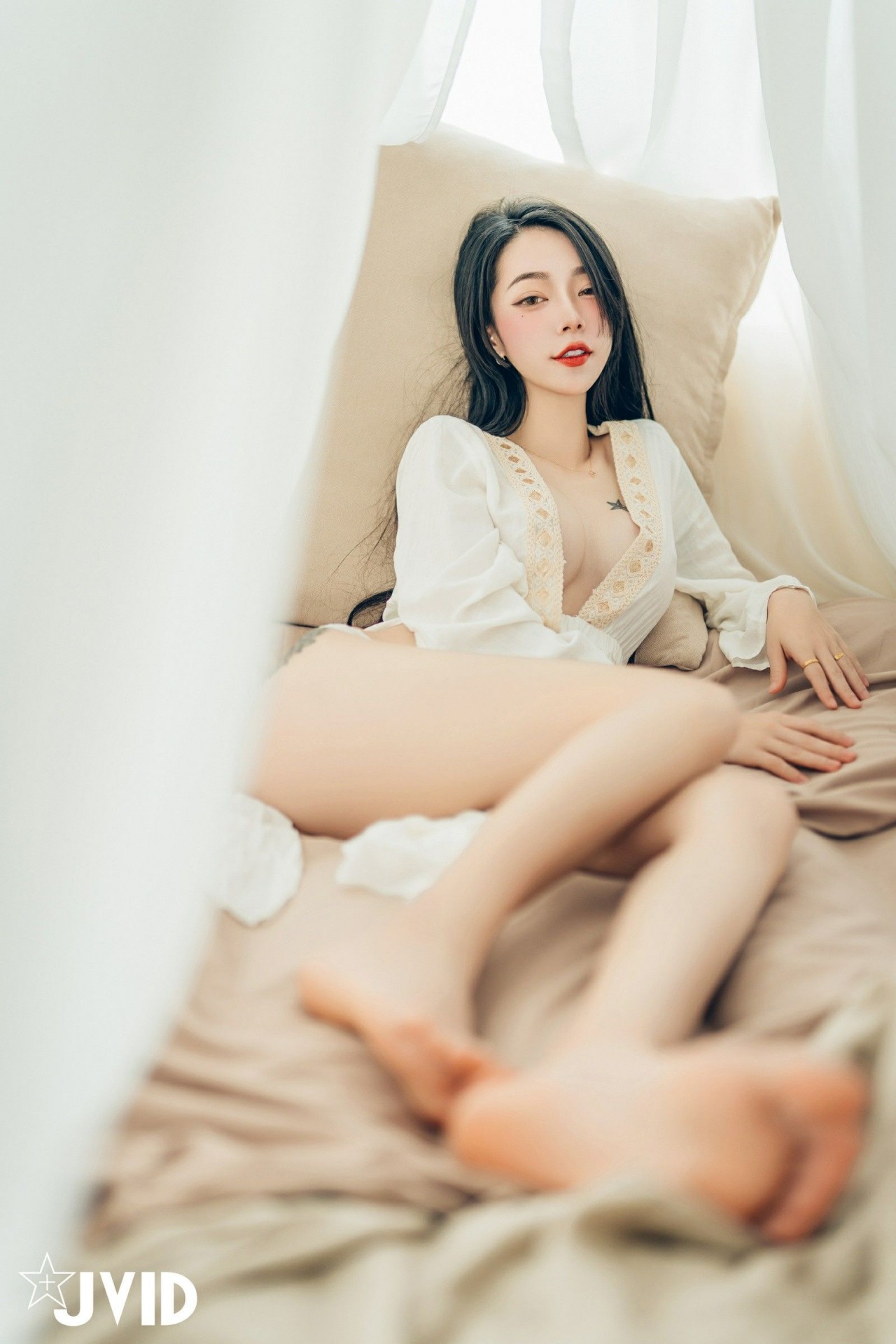 jvid 飄 飄《女神比基尼》美女写真，躺在浴缸场景，尽显性感姿态插图8