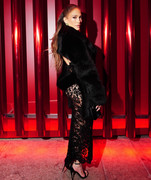 Jennifer-Lopez-Lace-Dolce-Gabbana-APMilan284