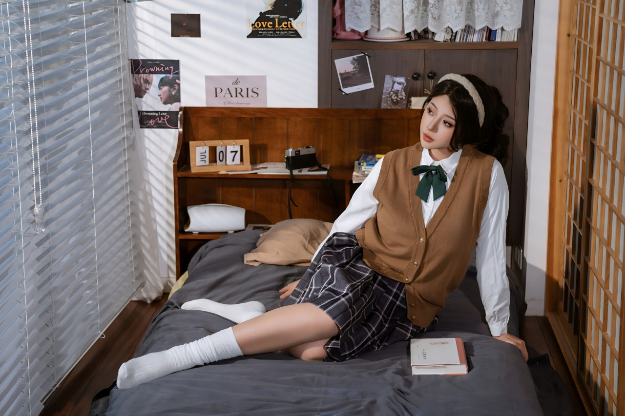 奈 汐 酱 nice 白日梦图集，日式卧室里的治愈系穿搭插图2