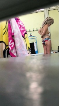 [Image: Voyeur25165101139.jpg]