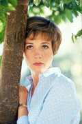 julie-andrews-md75