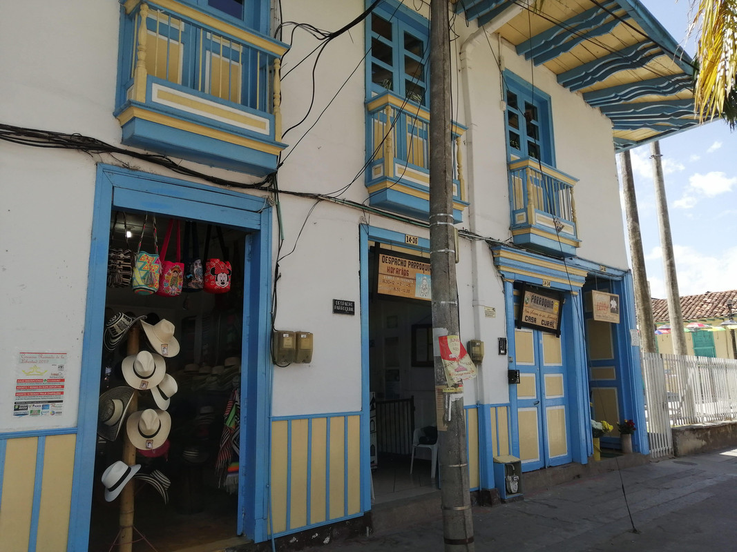 Colombia por libre en 18 días - Blogs de Colombia - Eje Cafetero: Armenia, Circasia, Filandia y Salento (8)