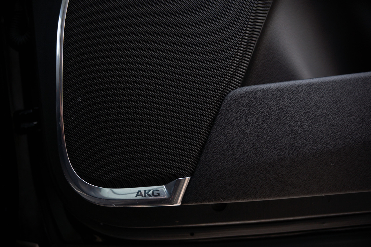 Cadillac Escalade View 22