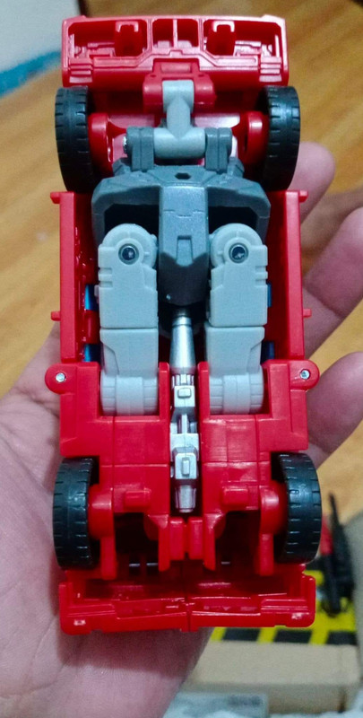 Studio-Series-Voyager-Ironhide-03