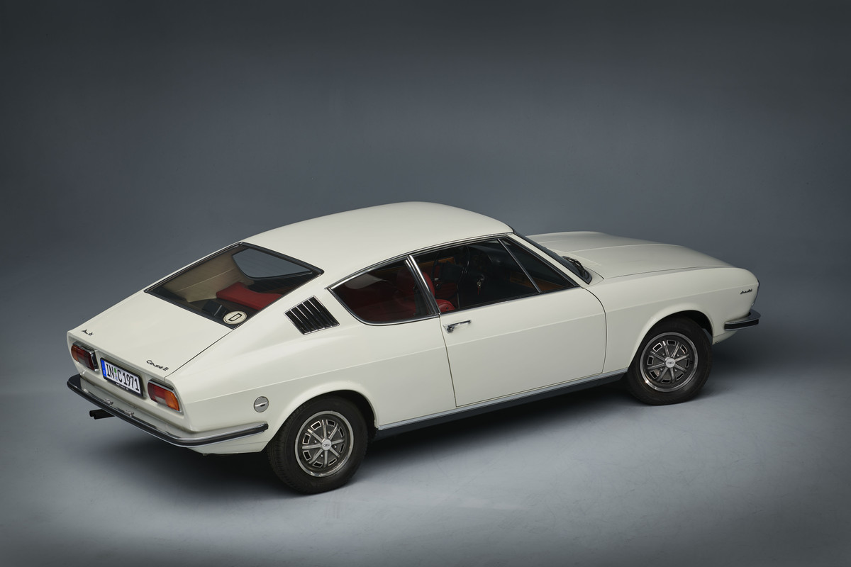 Audi-100-Coupe-S