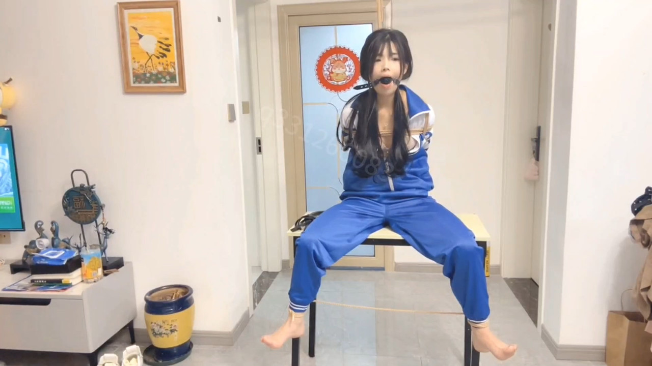 欢乐谷 衣柜里的黑丝美女.mp4_20230805_170634.220