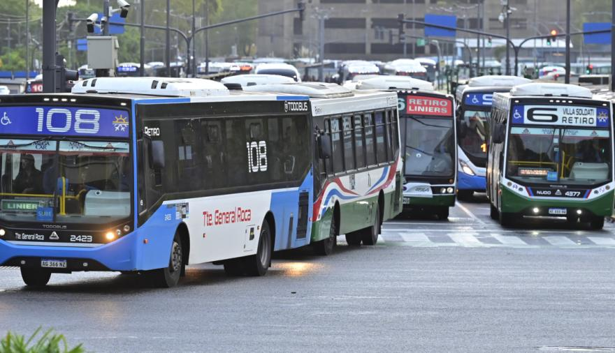 Paro de colectivos en el AMBA: la UTA inició retención de tareas por sueldos de marzo sin pagar