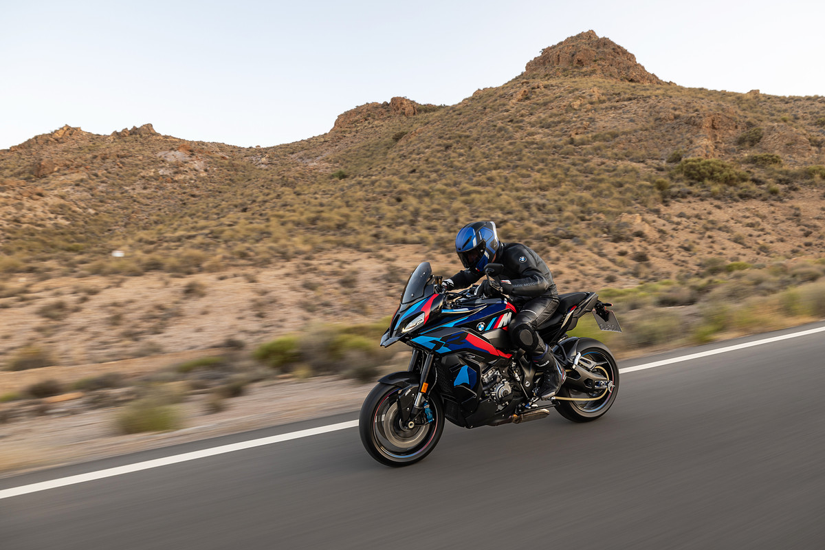 P90527427_highRes_the-new-bmw-m-1000-x