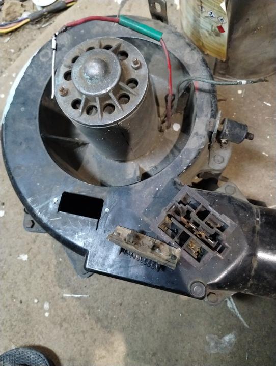 1766415925918863660708792577356