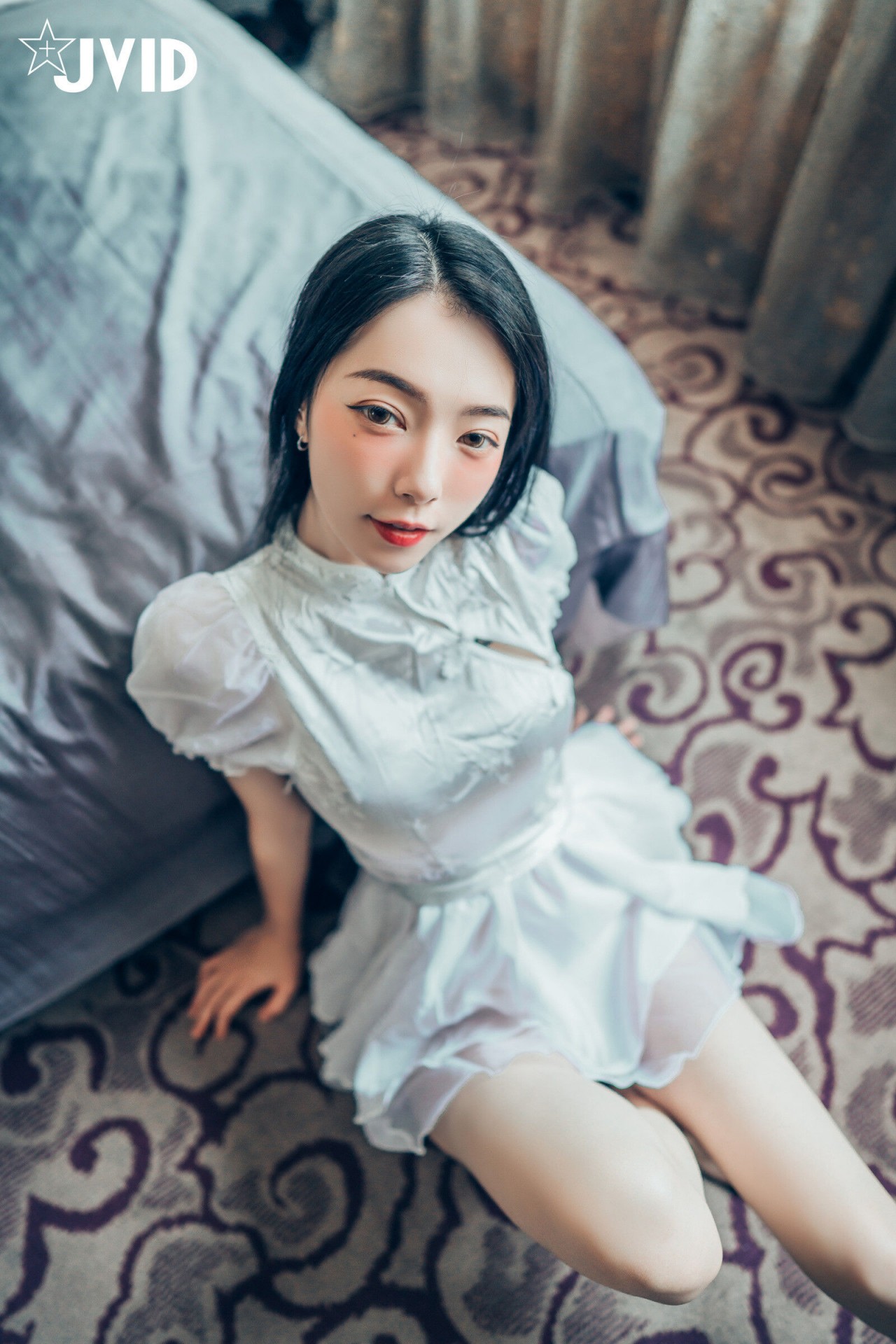 jvid 露出 色色旗袍写真，复古窗边的红衣纹身女孩插图4