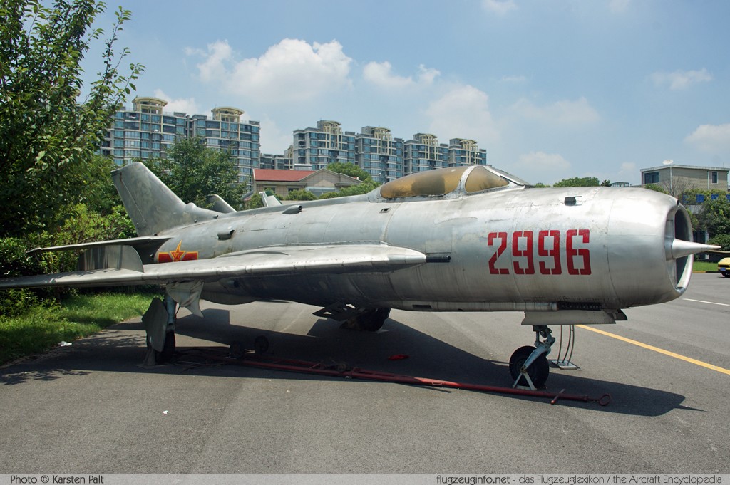 shenyang-j-6i-plaaf-2996-aerospaceenthusiastcentershanghai14-02.jpg