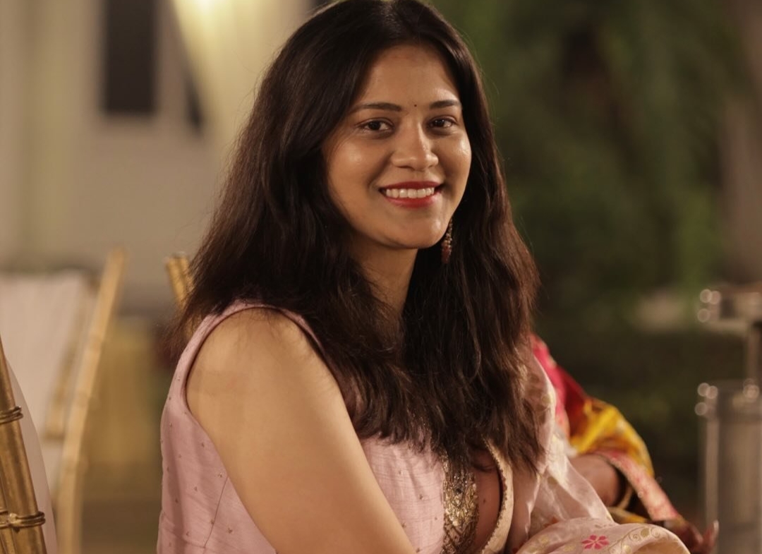 Beautiful Desi Girl Showing Her Big Boobs