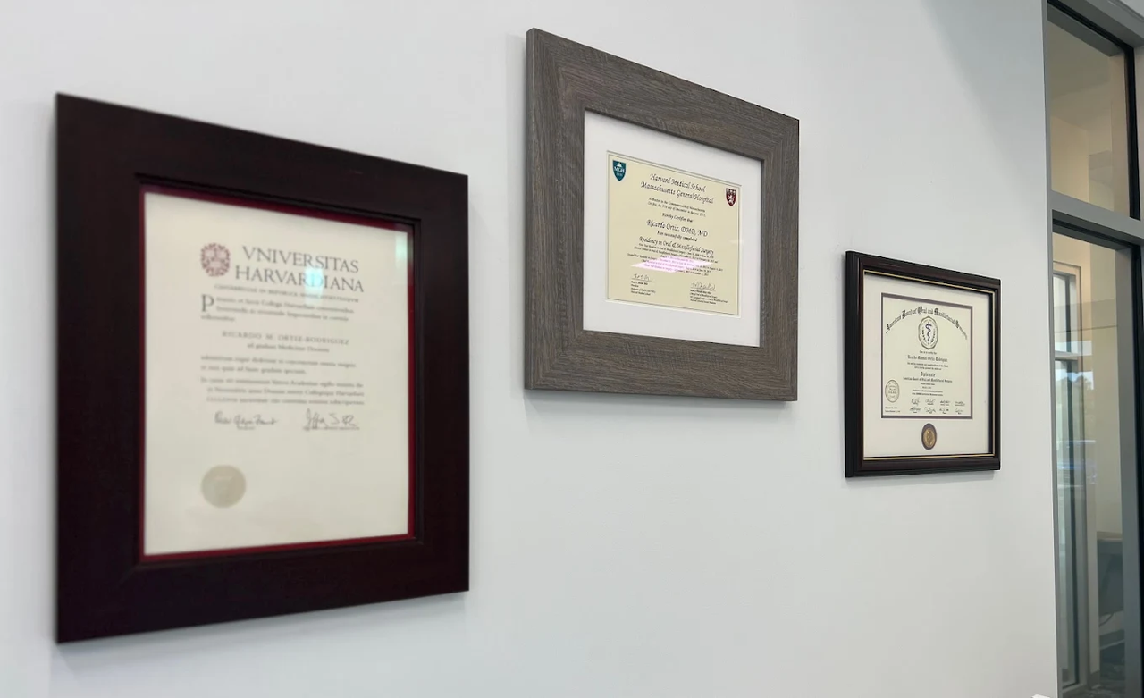 [Títulos y Certificaciones]