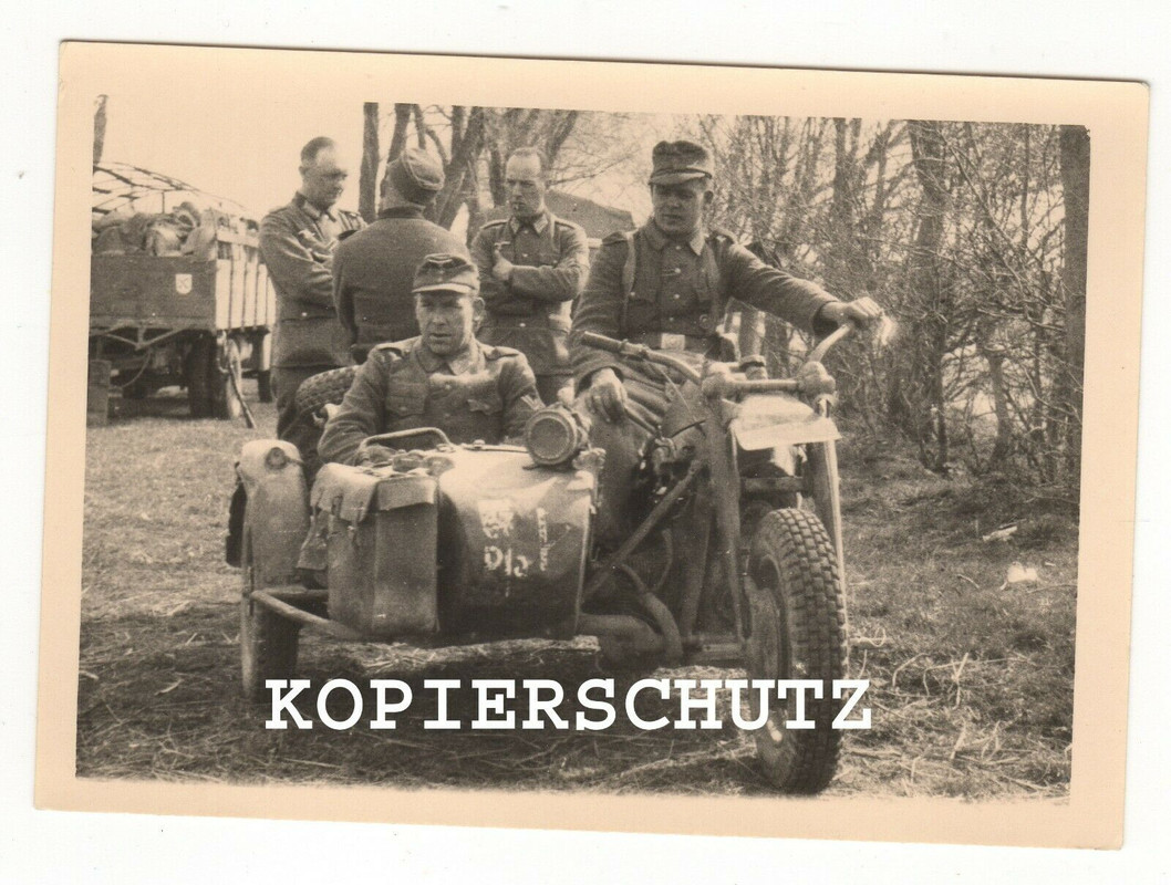 Foto ungewöhnliches Wehrmachts- Motorrad mit Beiwagen