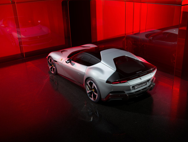 New_Ferrari_V12_ext_04_Design_white_640x480