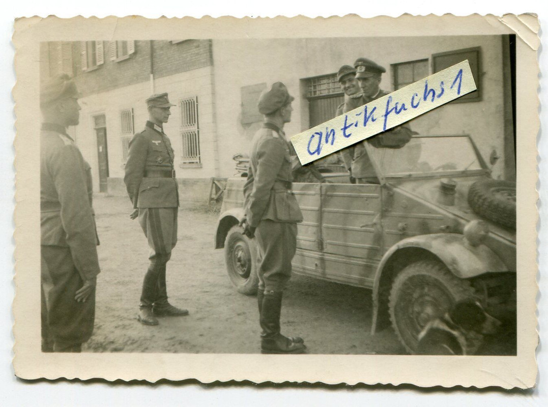 WH-General im VW-Kübelwagen in Cotignola in Ital