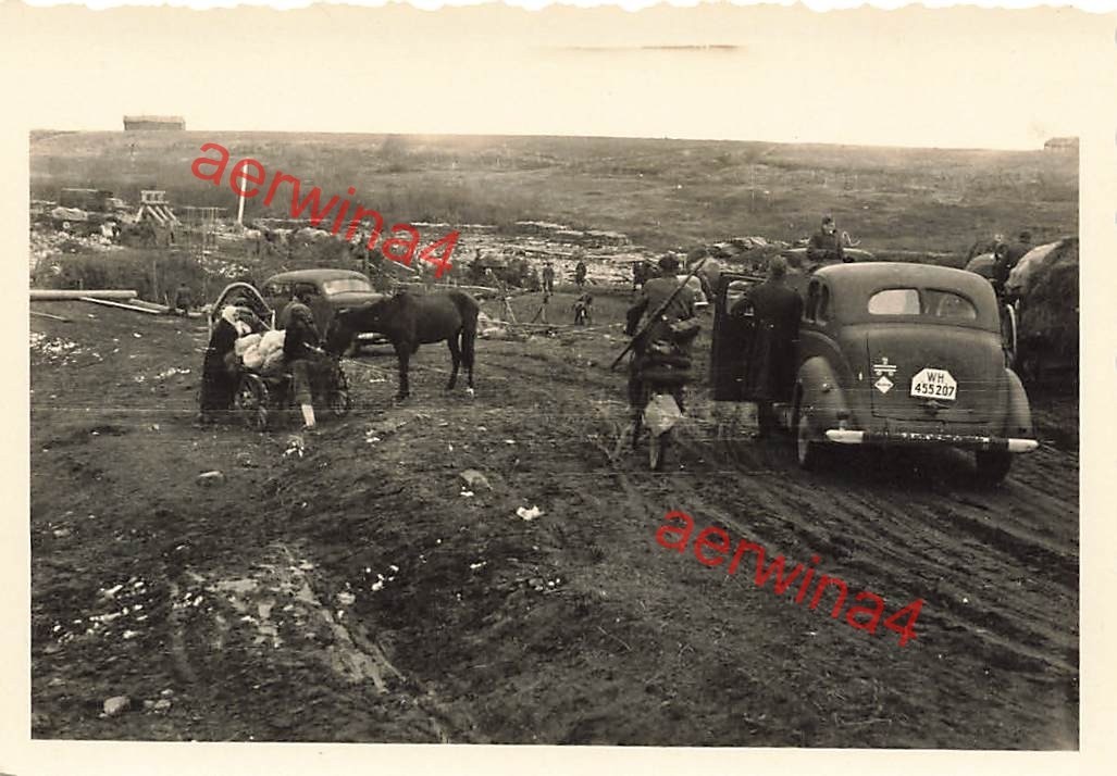 PKW mit Staffelzeichen bei Polozk Weissrussland Ostfront